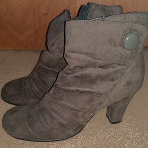 Aerosole booties